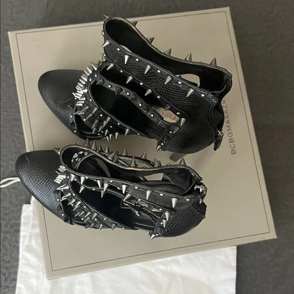 BCBG Hersh black leather stud heels Studded size 8 - Picture 8 of 11
